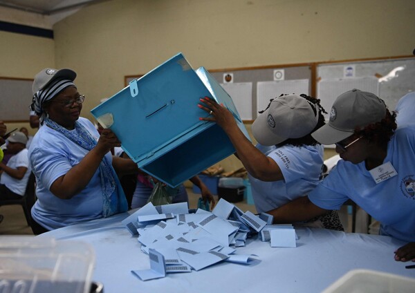 Historic Defeat for Ruling Party in Botswana Elections